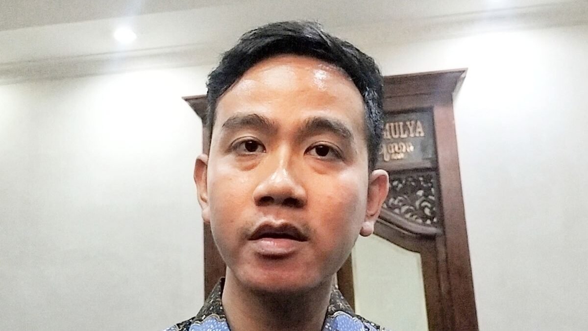 "Sidang perdana gugatan perdata Rp125 triliun terhadap Gibran Rakabuming Raka digelar, isu ijazah SMA jadi pokok gugatan."