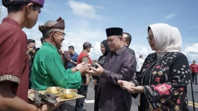 Gubernur Kalimantan Barat, Ria Norsan, dalam acara pembukaan Musabaqah Tilawatil Quran (MTQ) ke-33 di Kapuas Hulu.