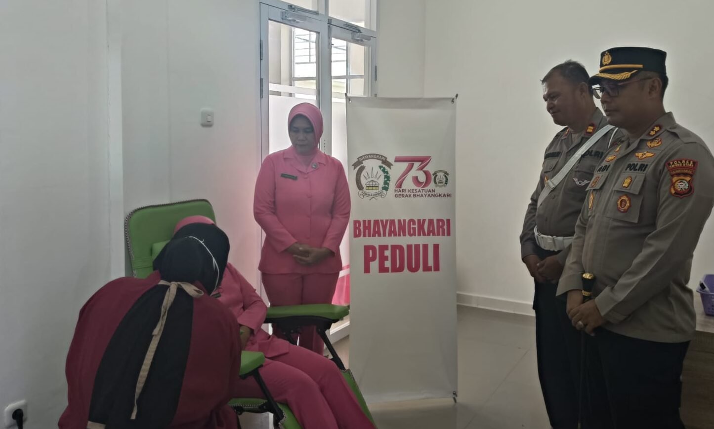 "Dalam rangka HUT Lalu Lintas Bhayangkara ke-70, Satlantas Polres Kayong Utara menggelar bakti kesehatan donor darah di RSUD Sultan Jamaludin Sukadana."