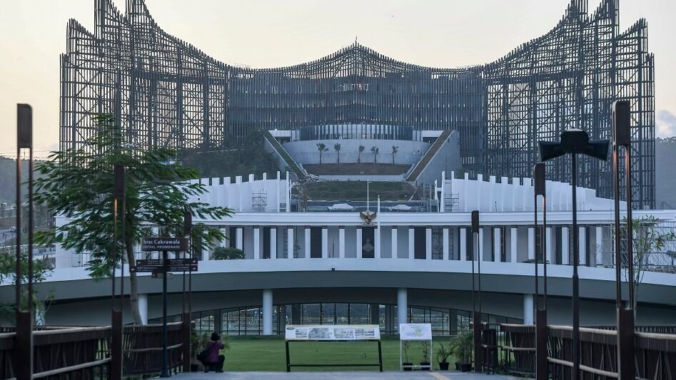 "Presiden Prabowo Subianto resmi menetapkan IKN sebagai ibu kota politik mulai 2028. Simak syarat dan apa itu ibu kota politik. "