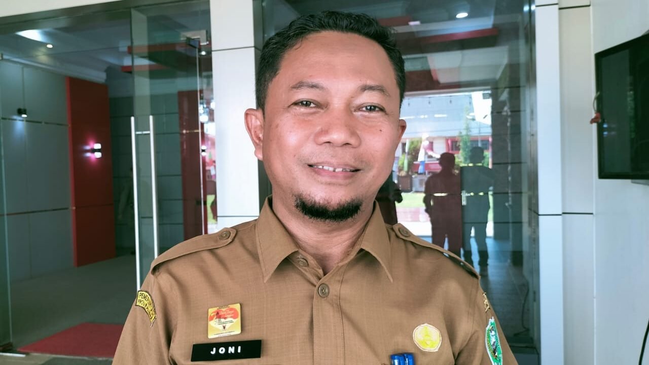 Kepala Diskominfo Sanggau, Joni Irwanto, saat memberikan keterangan usai rapat koordinasi bersama Forkopimda di Kantor Bupati Sanggau, Senin (1/9/2025).v