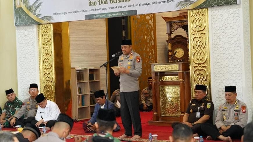 Kapolda Kalbar, Irjen Pol Pipit Rismanto, saat memberikan sambutan dalam acara Peringatan Maulid Nabi Muhammad SAW dan Doa Bersama di Masjid An Nur, Mapolda Kalbar, Rabu (10/9/2025).
