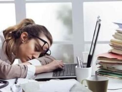 Bukan Malas, Ini 5 Tanda Tubuhmu Sudah Kelelahan yang Sering Diabaikan