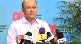 "Badan Gizi Nasional menolak menghentikan program makan bergizi gratis, meskipun banyak kasus keracunan. Kepala BGN sebut kasus yang ada masih dalam batas wajar."