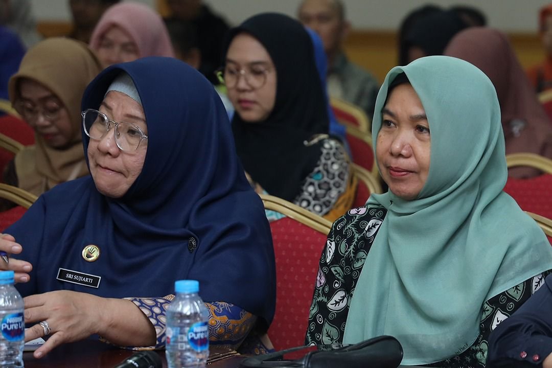 Kepala BKPSDM Kota Pontianak Yuni Rosdiah (kanan) dan Kepala Dinas Pendidikan dan Kebudayaan Kota Pontianak Sri Sujiarti.