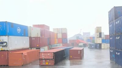 Angin Kencang Hantam Pelindo Pontianak, Kontainer Berhamburan