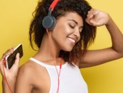 Playlist Santai: 5 Lagu Bahasa Inggris Terbaik untuk Mengusir Insomnia