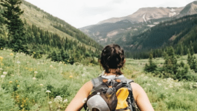 "Panduan lengkap untuk pemula yang ingin jalan-jalan ke luar pulau. Dapatkan tips praktis tentang persiapan, transportasi, akomodasi, dan cara menikmati perjalanan pertama Anda dengan aman dan nyaman."