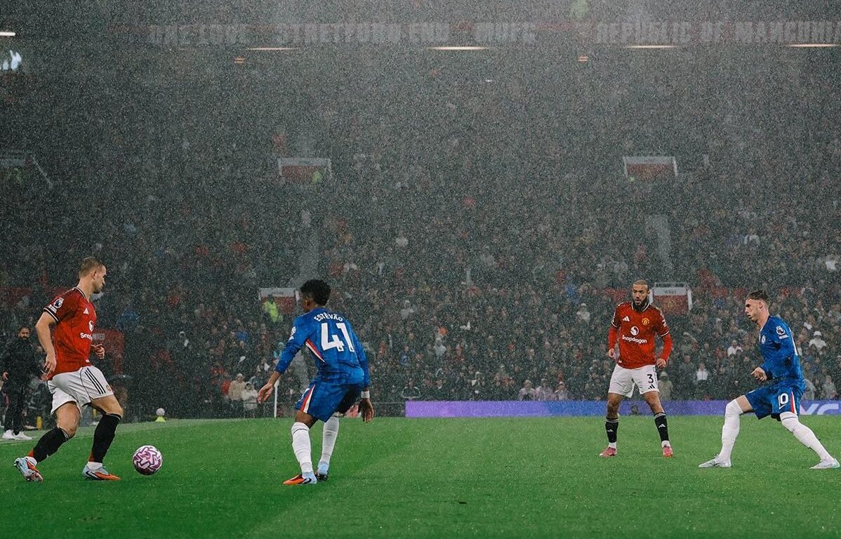 "Manchester United berhasil menang 2-1 atas Chelsea di Old Trafford. Laga diwarnai dua kartu merah dan comeback yang gagal dari The Blues. (Dok. Chelsea official)"