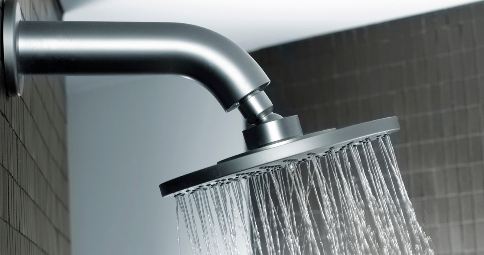 "Jarang mandi ternyata punya manfaat tak terduga untuk kesehatan kulit. Pelajari cara menjaga mikrobioma dan kelembapan kulit dengan mengurangi frekuensi mandi."