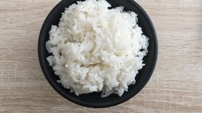 "Lebih dari sekadar makanan pokok, ketahui berbagai manfaat nasi untuk kesehatan, mulai dari sumber energi utama, kaya nutrisi, hingga mendukung fungsi otak."