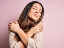 7 Alasan Menjadi Jomblo Justru Bikin Hidup Lebih Bahagia dan Berkualitas