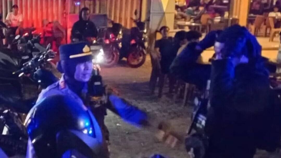 Kapolsek Pontianak Selatan AKP Inayatun Nurhasanah, memimpin Patroli Malam Minggu Aman untuk mencegah balap liar dan menjaga ketertiban di wilayah Pontianak Selatan.
