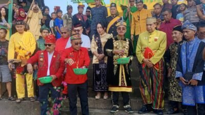 Wakil Gubernur Kalimantan Barat, Krisantus Kurniawan, secara resmi membuka Festival Budaya Faradje Pesaka Negeri ke-17 di Keraton Surya Negara, Sanggau, sebagai wujud komitmen pemerintah dalam melestarikan warisan budaya.