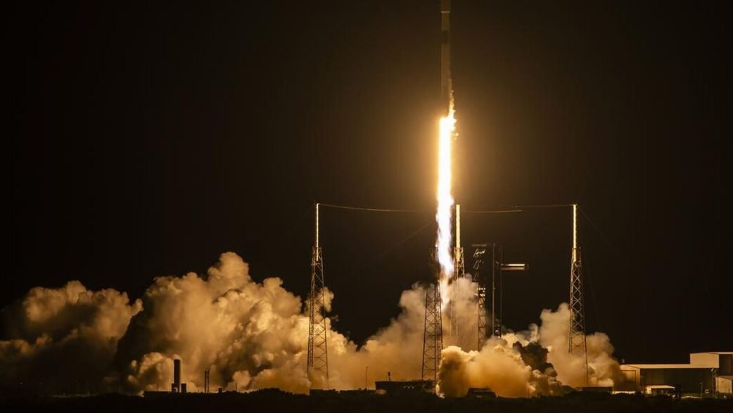 "Satelit Nusantara Lima dan Starlink bisa saling melengkapi untuk atasi kesenjangan internet di wilayah 3T. BRIN dorong kolaborasi untuk optimalkan kapasitas satelit nasional."