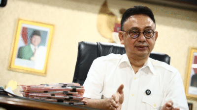 Wali Kota Pontianak Edi Rusdi Kamtono memberikan keterangan terkait kerusakan fasilitas umum pasca demonstrasi. (Dok. HO/Faktakalbar.id)