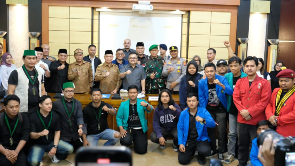 Kapolda Kalbar menegaskan tidak ada pihak yang kebal hukum dalam pertemuan bersama mahasiswa di DPRD Provinsi Kalbar. (Dok. Faktakalbar.id)