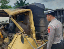 Kecelakaan Dump Truck di Kubu Raya, Dua Orang Dilarikan ke Rumah Sakit