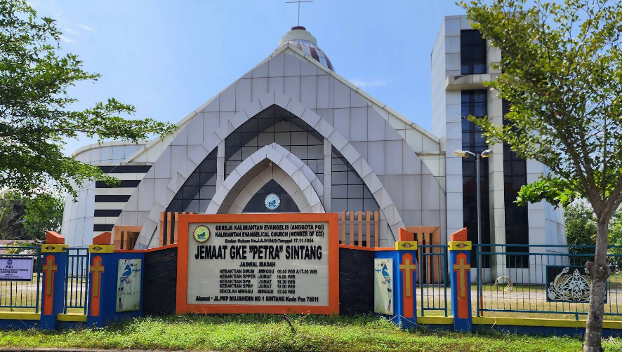Kejati Kalbar Tahan 2 Tersangka Korupsi Dana Hibah Gereja GKE Sintang (Dok. HO/Faktakalbar.id)