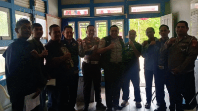 Rapat koordinasi antara Dinas Perhubungan dan Satlantas Polres Kapuas Hulu terkait pengaturan parkir untuk MTQ. (Dok. Instagram/@dinasperhubungankapuashulu)