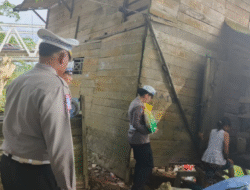 Satlantas Polres Melawi Beri Bantuan Sembako Warga Kurang Mampu