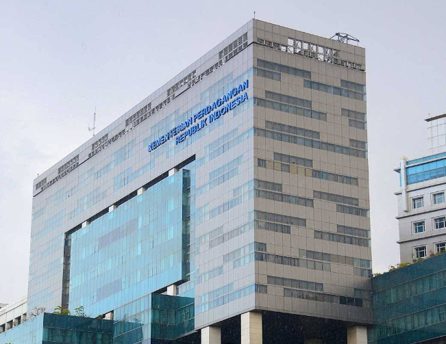 Ilustrasi - Terdakwa kasus korupsi gerobak UMKM, Bambang Widianto, saat berada di Pengadilan Tipikor setelah mendengarkan pembacaan vonis 9 tahun penjara. (Dok. Ilustrasi/Faktakalbar.id)