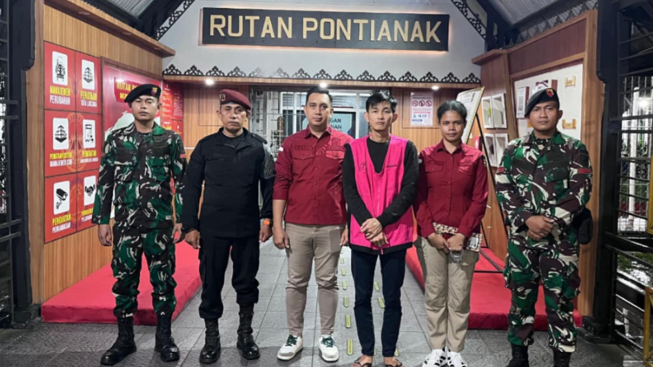 Tersangka RS resmi ditahan Kejati Kalbar di Rutan Kelas IIA Pontianak setelah ditangkap di Jakarta terkait kasus korupsi yang merugikan negara Rp39,86 miliar. (Dok. HO/Faktakalbar.id)
