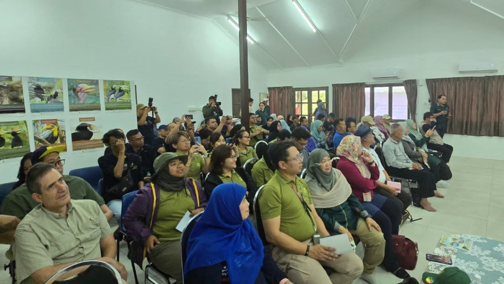 Universitas Tanjungpura (UNTAN) berkolaborasi dengan Universiti Malaysia Sarawak (UNIMAS) dalam program KKN Global untuk konservasi hutan bakau dan kera bekantan, serta pemberdayaan masyarakat di Taman Nasional Bako. (Dok. Instagram/@frstunimas)