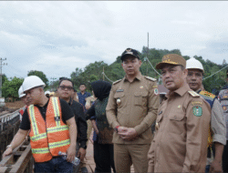 Gubernur Norsan Tinjau Peningkatan Jembatan Sejiram-Semitau di Kapuas Hulu, Solusi Jitu Atasi Banjir