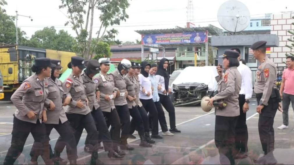 Personel Polres Bengkayang sedang latihan pengendalian massa. (Dok. Instagram/@humasresbengkayang)