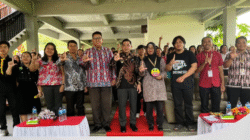 Wakil Bupati Landak, Erani, sedang memberikan sambutan dalam acara pembukaan World Cleanup Day (WCD) 2025 di Universitas Katolik Santo Agustinus Hippo. (Dok. Instagram/@diskominfo_landak)