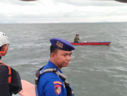 Detik-Detik Nelayan Zulkarnain Terdampar di Perairan Muara Pawan sebelum Diselamatkan