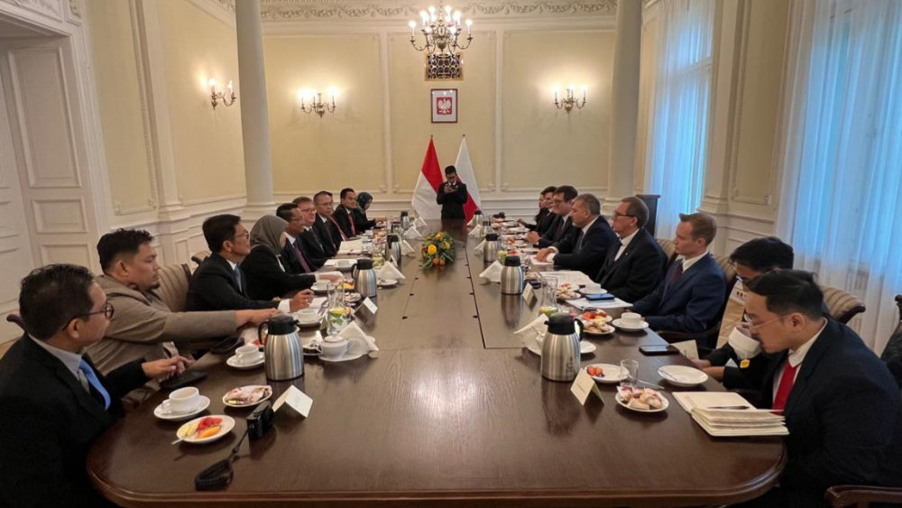 Suasana perjanjian Bantuan Timbal Balik dalam Masalah Pidana atau Mutual Legal Assistance (MLA) di kantor Kementerian Kehakiman Polandia. (Dok. HO/Faktakalbar.id)