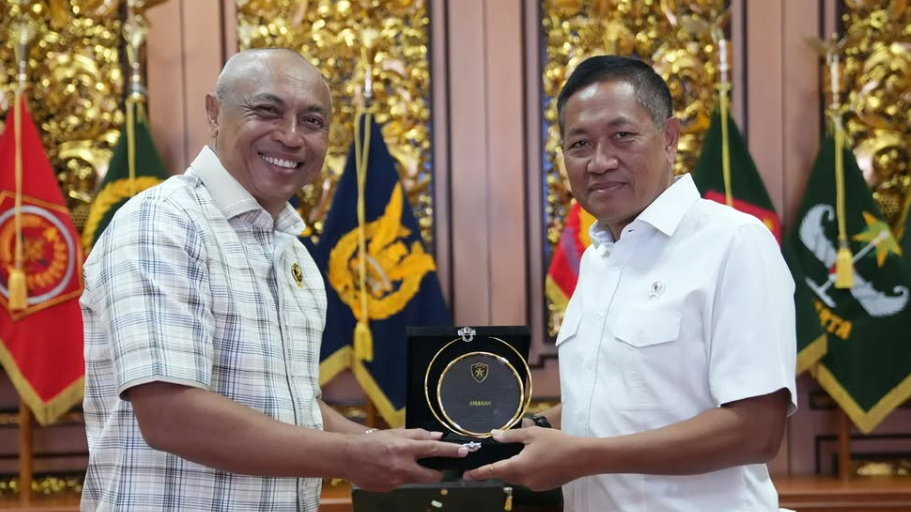 Wakil Menteri Pertahanan Donny Ermawan Taufanto saat menerima kunjungan siswa Sespimti Polri di Kantor Kemhan RI. (Dok. Instagram/@kemhanri)