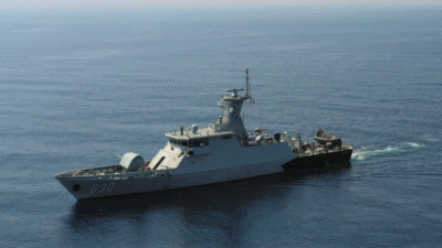 Meriam KRI Halasan-630 ditembakkan dalam latihan artileri laut di perairan Dabo Singkep. (Dok. PT PAL Indonesia)