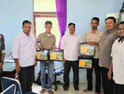 Tingkatkan Produktivitas, DKP Kalbar Serahkan Bantuan Alat Kualitas Air ke Pembudidaya Ikan