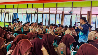 Dinas Perpustakaan dan Kearsipan (Dispussip) Kabupaten Mempawah melakukan Sosialisasi aplikasi Diary Mempawah di MAN 1 Mempawah, (26/9/2025). (Dok. Instagram@dispussipmempawah)