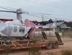 Viral, Helikopter BNPB ‘Pulang’ Naik Tronton di Sanggau Usai Alami Kendala Teknis