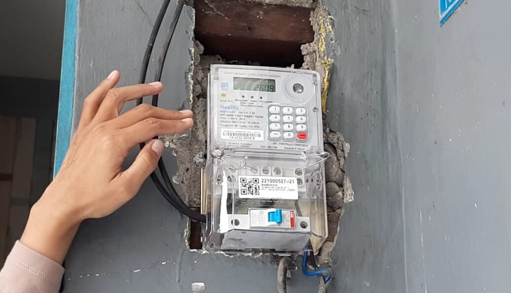 "Ketahui rincian tarif listrik PLN yang tidak mengalami perubahan untuk periode 15-21 September 2025. Cek berapa biaya listrik yang harus Anda bayarkan per kWh."