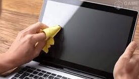 "Ingin laptop Anda awet dan tidak lemot? Simak 8 cara merawat laptop dengan kebiasaan sederhana sehari-hari agar performanya tetap optimal dan panjang umur."