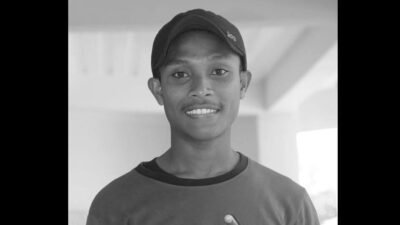 "Berikut kronologi penemuan jenazah aktivis lingkungan Rudolfus Oktavianus Ruma (Vian) di Nagekeo, NTT, pada Jumat (5/9/2025). Polisi masih menyelidiki penyebab kematian di tengah keraguan keluarga. "