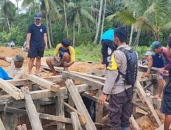 Bahu-Membahu, Warga Dusun Pancuran Bangun Ulang Jembatan untuk Kelancaran Aktivitas Warga