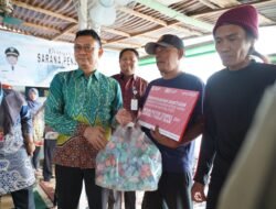 Edi Kamtono Salurkan Bantuan Alat Tangkap Ikan untuk Nelayan Pontianak