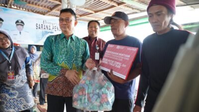 Edi Kamtono Salurkan Bantuan Alat Tangkap Ikan untuk Nelayan Pontianak