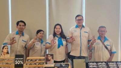 "Harris Hotel Pontianak mengadakan kelas yoga perdana "Inside Flow Yoga" dengan fokus pada kesehatan tubuh dan mata, bekerja sama dengan Optik Bintang Terang."