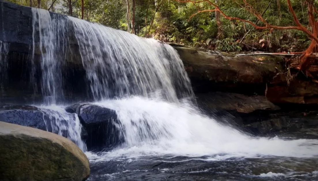 "Eksplorasi pesona alam dan budaya Sanggau, Kalimantan Barat. Temukan 9 rekomendasi tempat wisata di Sanggau, mulai dari air terjun, perbukitan, hingga peninggalan sejarah."