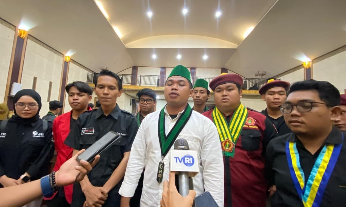 "perwakilan Mahasiswa dari Aliansi Sambas bergerak saat RPD di Kantor DPRD Kabupaten Sambas, Selasa (9/9/2025).