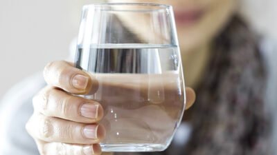 "Sering ngantuk saat bekerja? Simak 5 cara ampuh untuk mengusir rasa kantuk agar kamu tetap fokus dan produktif sepanjang hari kerja."