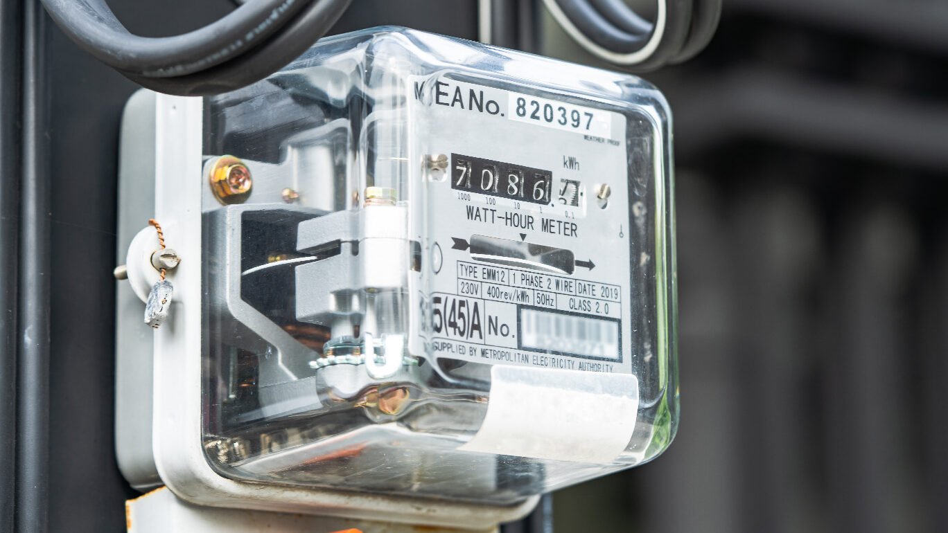 "Cek rincian lengkap tarif listrik PLN per kWh untuk pelanggan rumah tangga, bisnis, industri, dan lainnya yang berlaku mulai 15-21 September 2025."