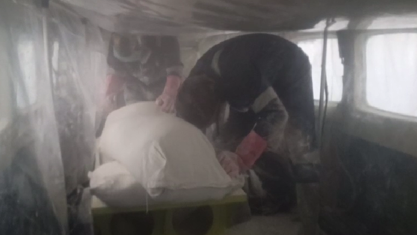 Operasi modifikasi cuaca untuk mengantisipasi cuaca ekstrem dan risiko banjir di wilayah Jawa Timur dan Jawa Barat.